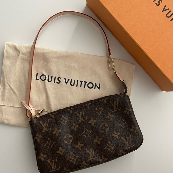 Louis Vuitton Handbags - Louis Vuitton Pochette Accessoires M40712